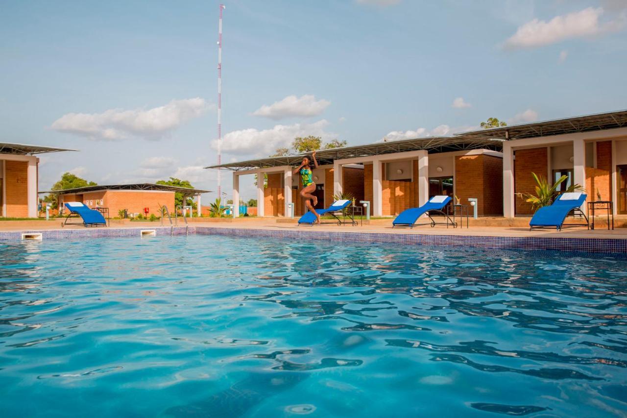 Dunia Hotel Ouagadougou Loumbila Екстериор снимка